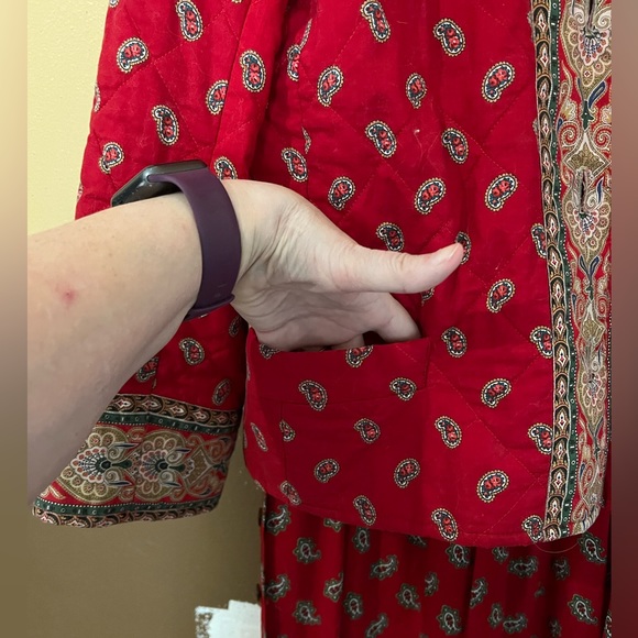 Vera Bradley jumper and jacket set. Red paisley quilted jacket with border trim. - Picture 5 of 15
